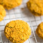 Easy Baked Buffalo Falafel: This 20-minute meal is gluten free, vegetarian, and vegan, and it's perfect for any Meatless Monday meal! || fooduzzi.com recipes