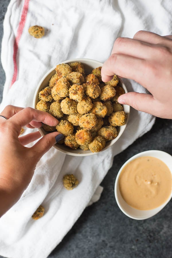 Crispy Baked Olives: An addictive crunchy snack or appetizer! Naturally vegan, and easily made gluten free! || fooduzzi.com recipe
