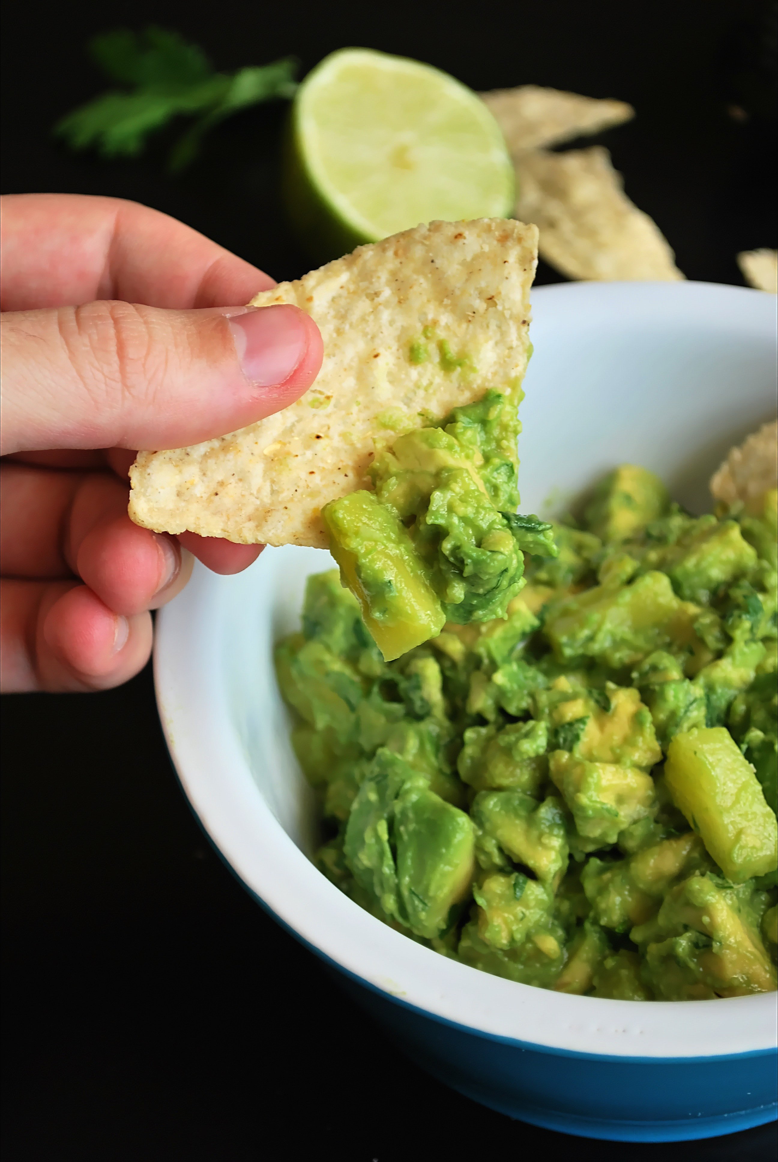 Pineapple Guacamole: Tart, sweet, and full of flavor, this gluten free and vegan guacamole is the perfect addition to any summer picnic! || fooduzzi.com