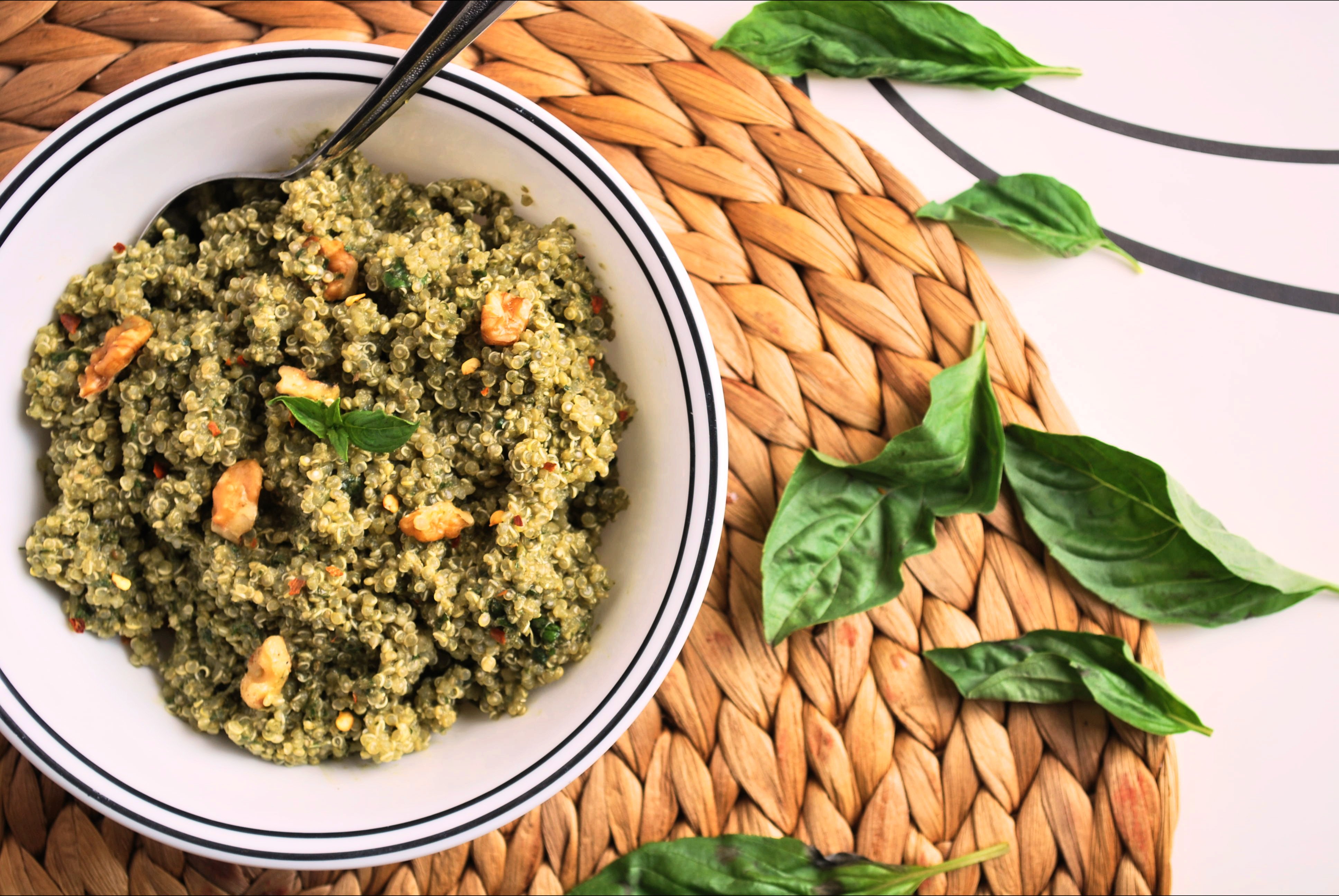 Pesto & Quinoa: Vegan, gluten free, and packed with protein and big flavors! Perfect for a lazy summer meal! || fooduzzi.com